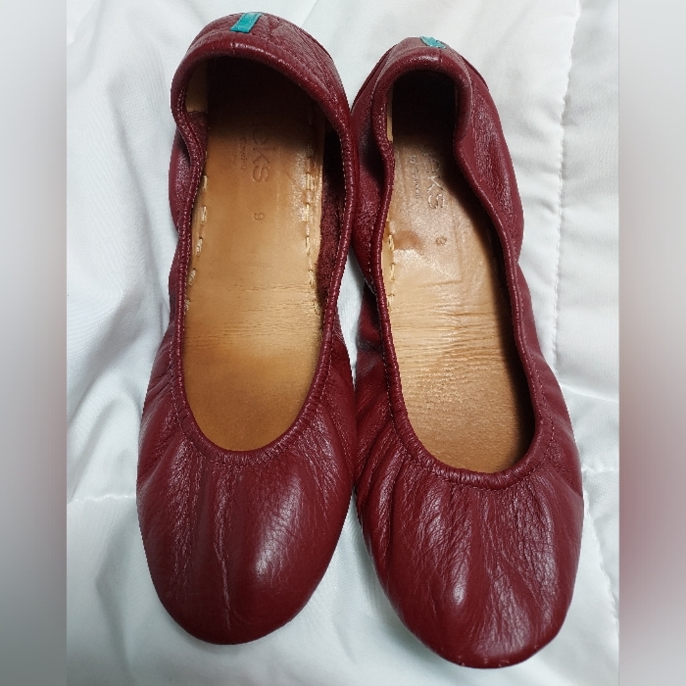 Burgandy tieks